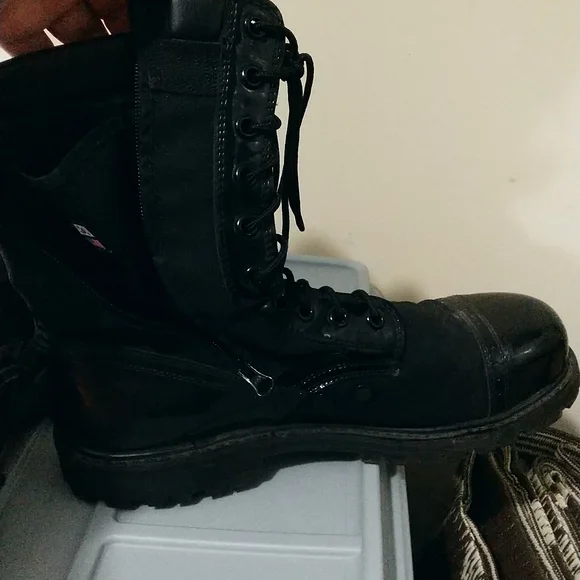 Size 13 black steel toe boots. - Picture 4 of 10